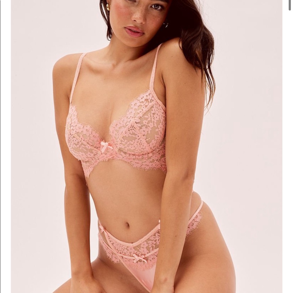 For love and lemons 🍋 Faye scoop bra
